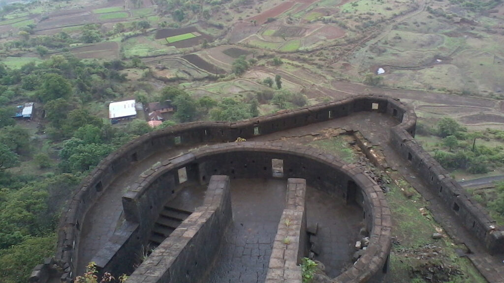 baarish-ke-mausam-mein-lohagad